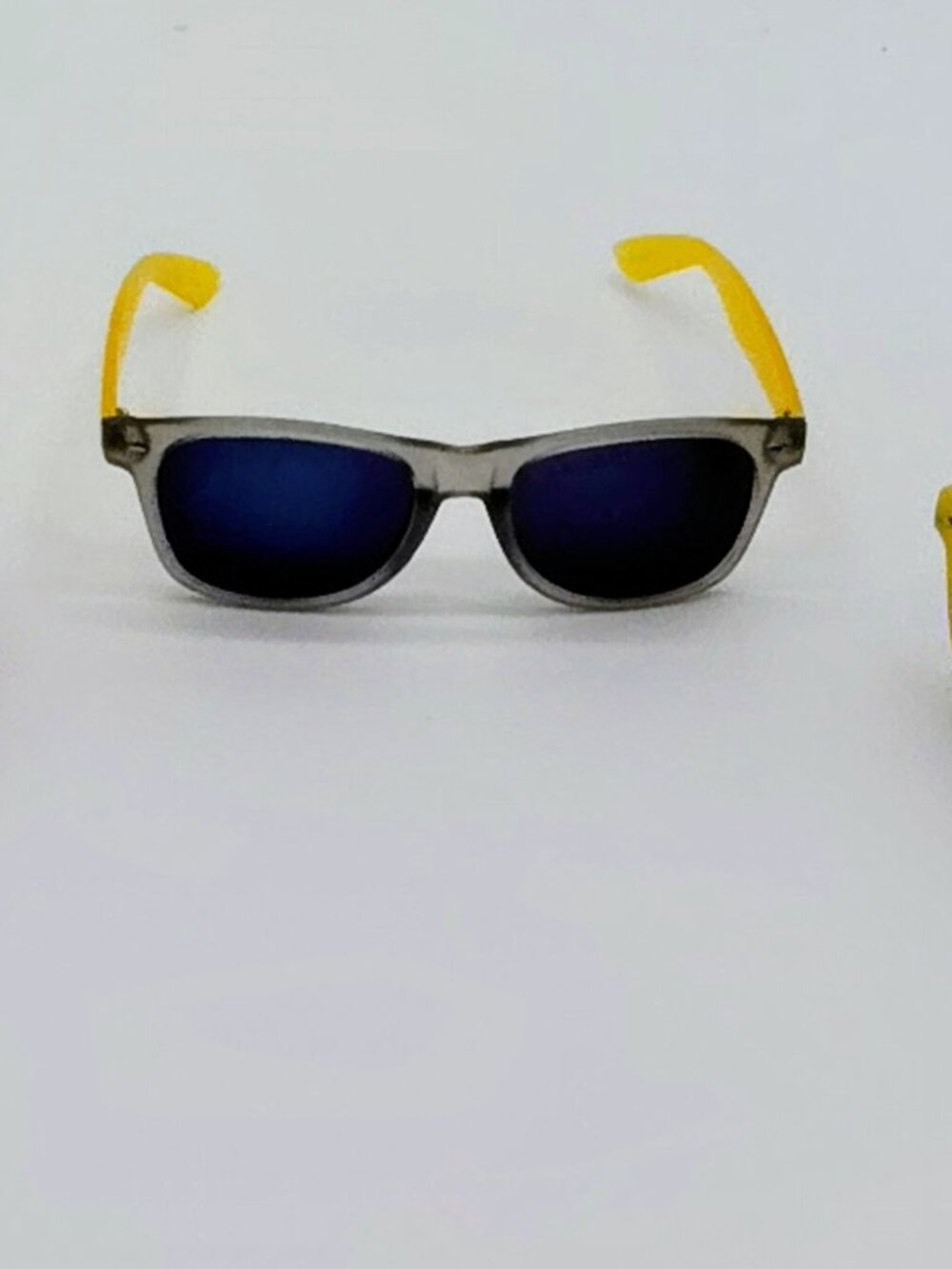 The B 8004-2 Frosted Two-Tone Adult Square Sunglasses Assorted Colors 3 Pair Bun